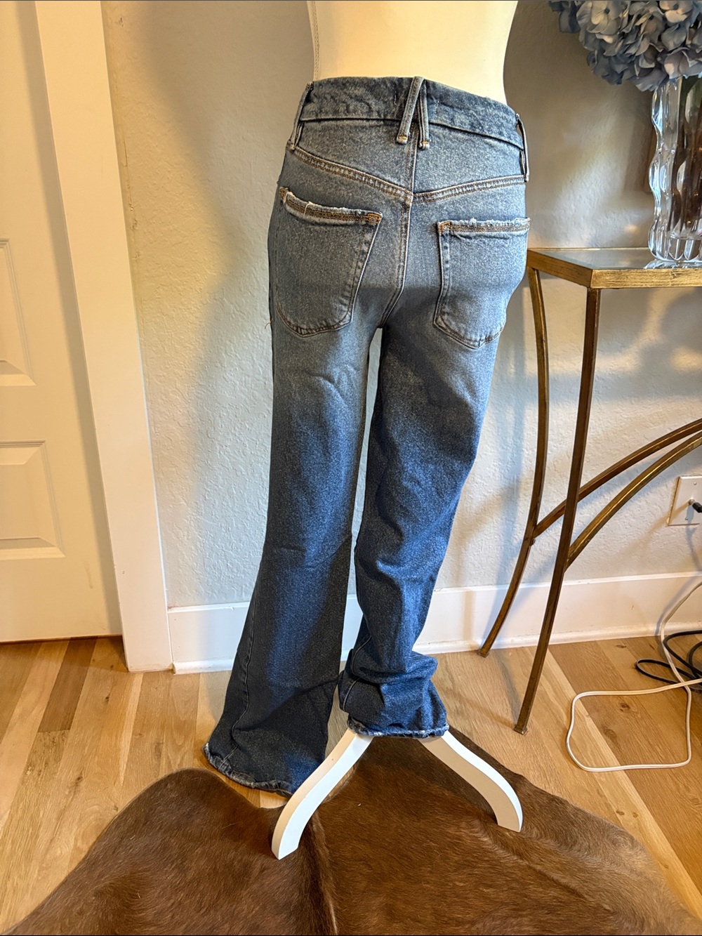 Good American High Rise Good Ass Boot-Cut Blue Jeans, high rise waist - Picture 3 of 3